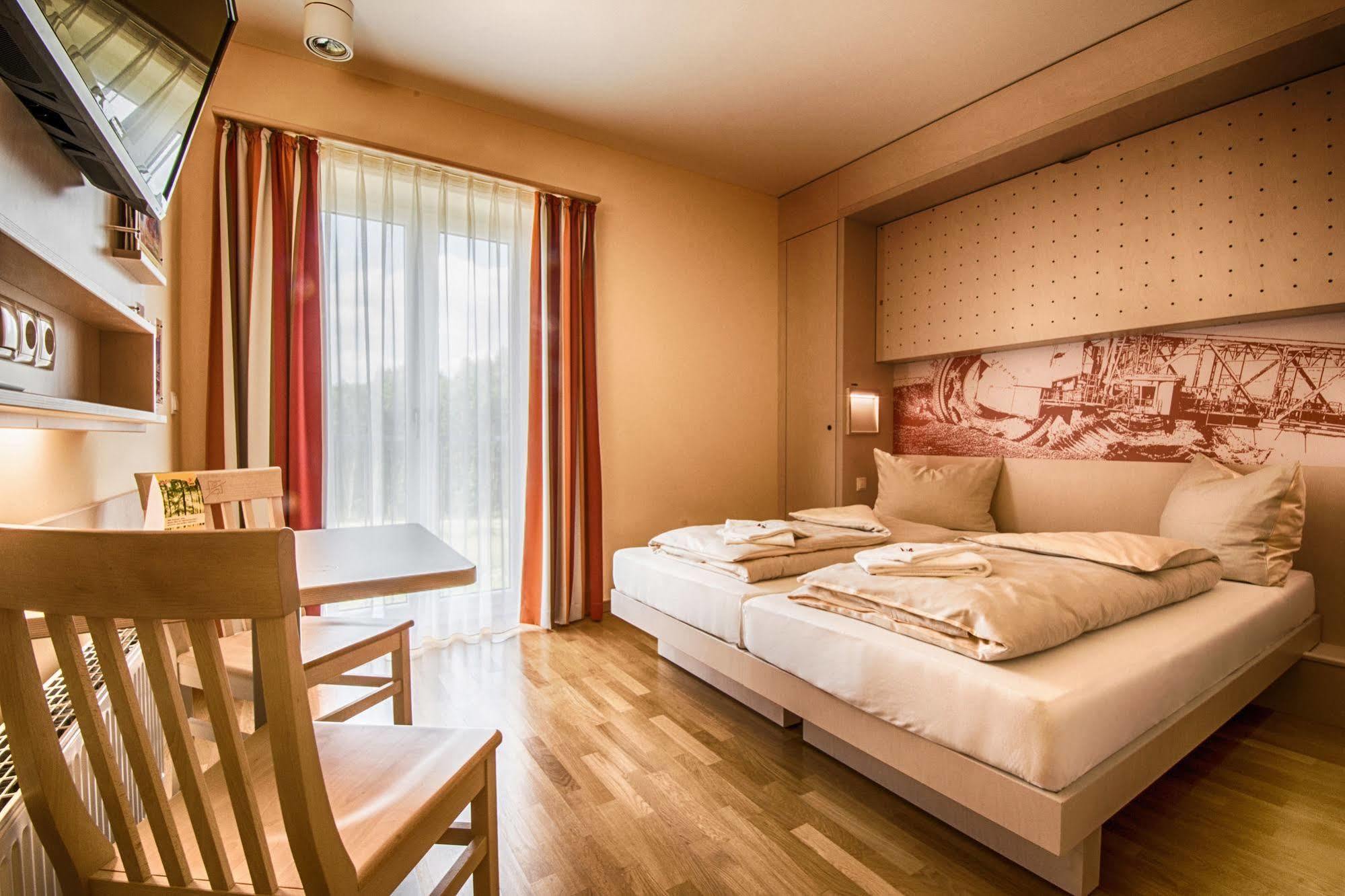 Jufa Hotel Im Brueckenkopfpark - Juelich ภายนอก รูปภาพ
